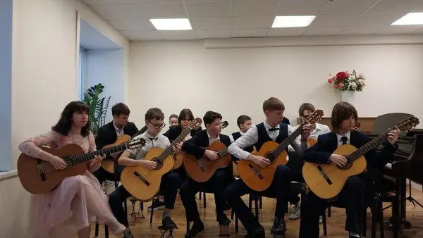 Сеньорита гитара