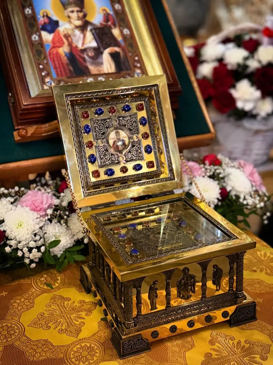 Мощи Святителя Николая: доступное поклонение