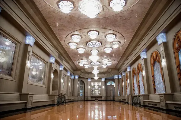 Спектакль Белый Дельфин