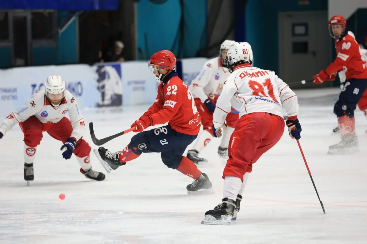 Саяны провели вторую игру в чемпионате России по хоккею с мячом