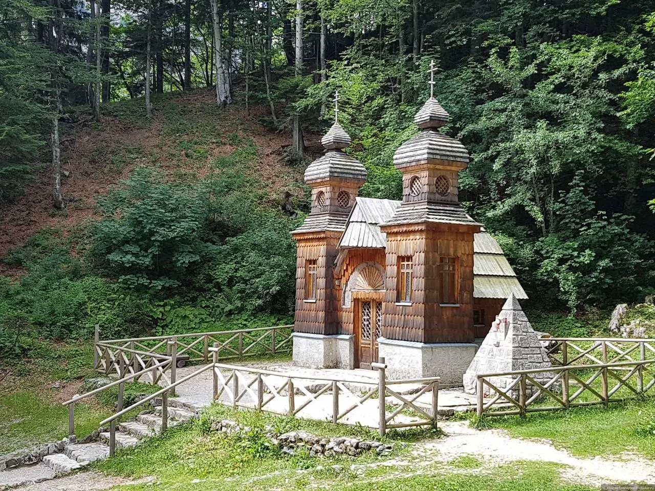 Часовня святого равноапостольного князя Владимира — православная часовня на перевале Вршич