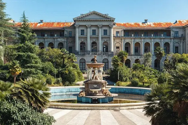 Сочи — любимый курорт россиян. Экскурсия по историческим и памятным местам