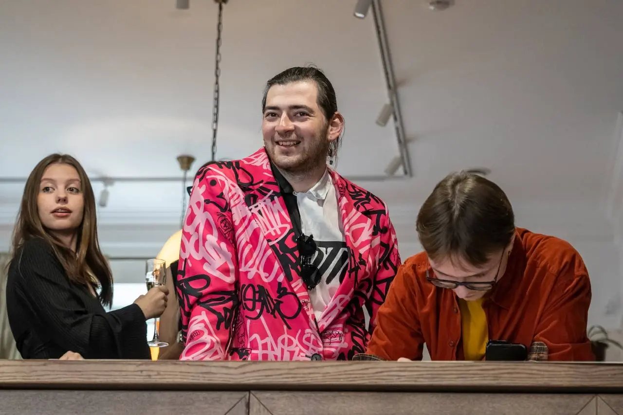 Литературные клубы в ноябре в Кврартире академика