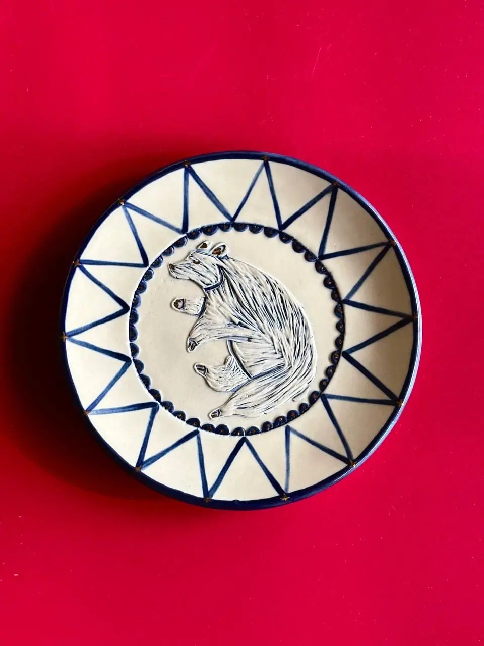 Дома. Но внутри дома тоже должно быть стильно и уютно