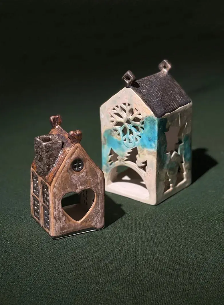 Дома. Но внутри дома тоже должно быть стильно и уютно