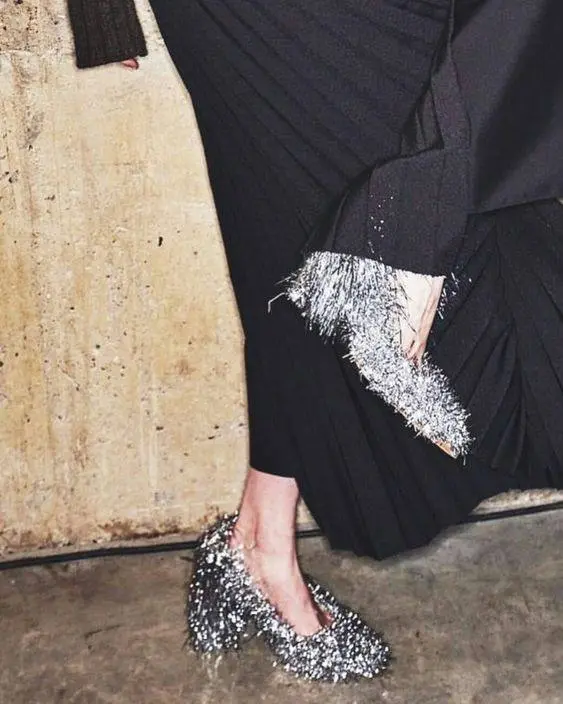 утренник, мишура и туфли