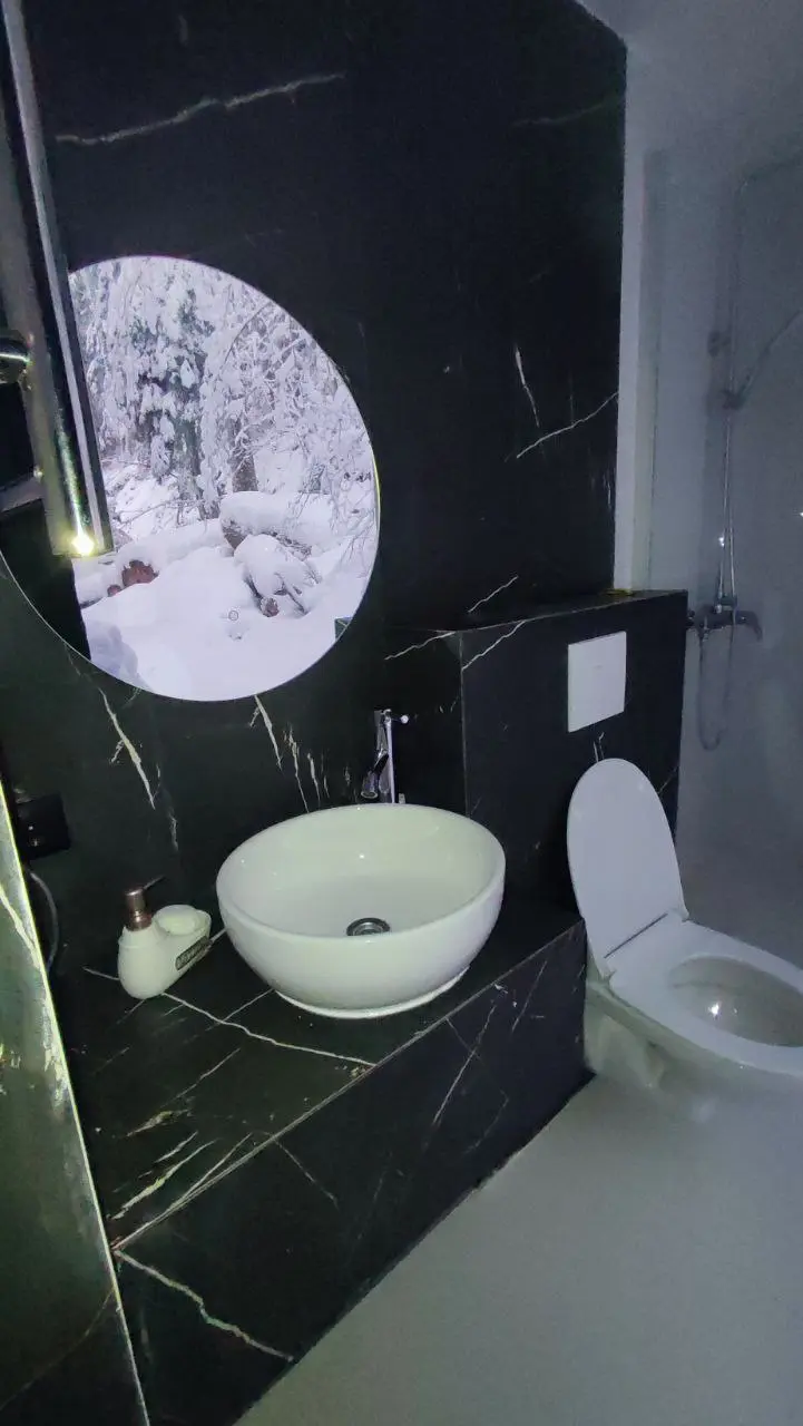 Ближайшие свободные даты в ЕДИНСТВЕННЫЙ СТЕКЛЯННЫЙ ДОМИК в Домбае в лесу