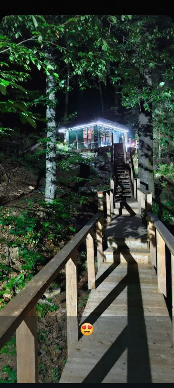 Ближайшие свободные даты в ЕДИНСТВЕННЫЙ СТЕКЛЯННЫЙ ДОМИК в Домбае в лесу