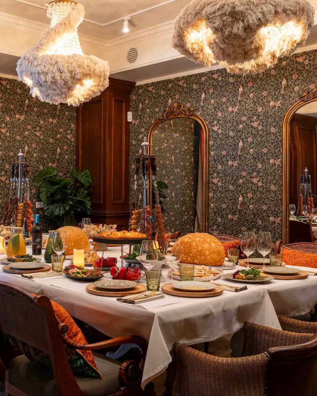 Грузинское застолье, Дед Мороз и подарки: новогодние корпоративы в «Большом Грузинском»