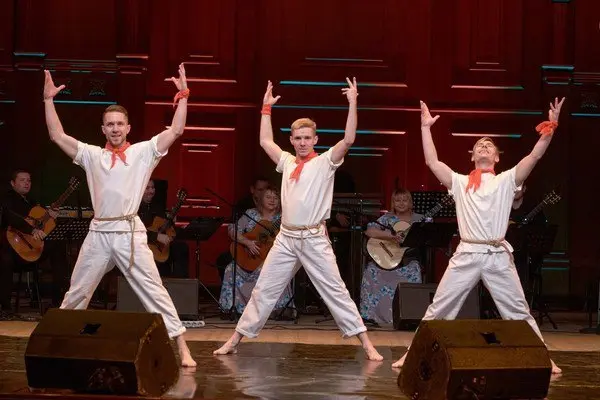 С гитарой вокруг света