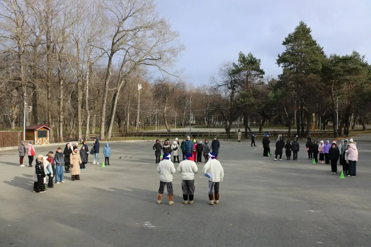 День рождения Деда Мороза в парке города Южно-Сахалинска