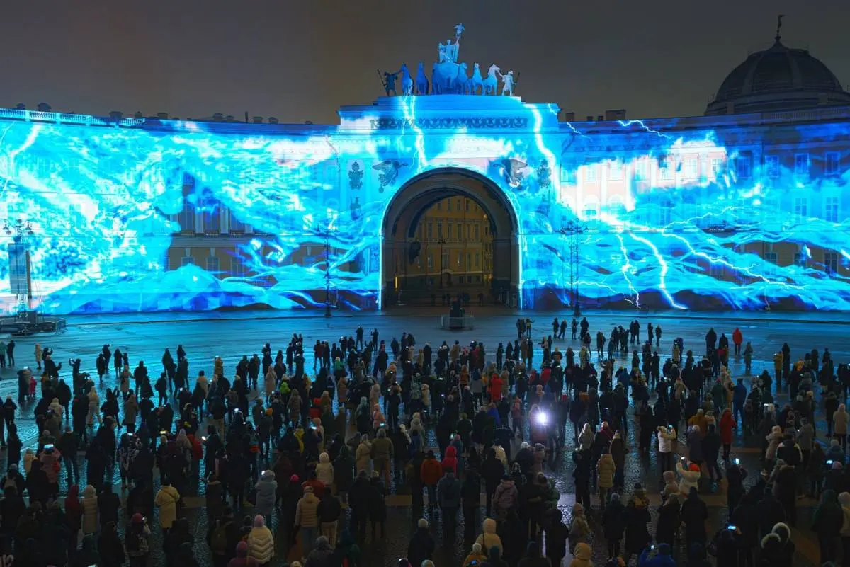 Мультимедийное шоу на Дворцовой площади к 185-летию Чайковского