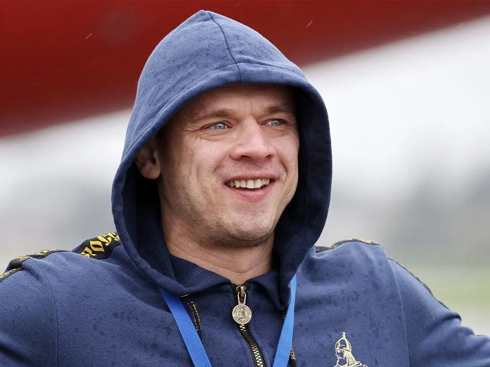 Силач Денис Вовк сдвинет Airbus A320 в аэропорту Домодедово