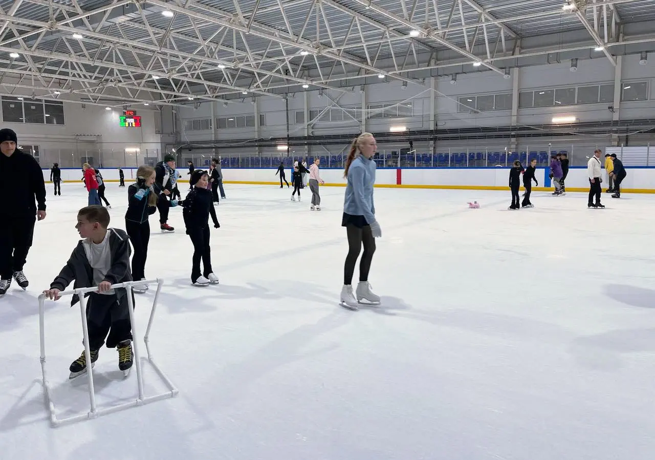 Катание на катке в ЛСК Кольцово (Пятница и Суббота)