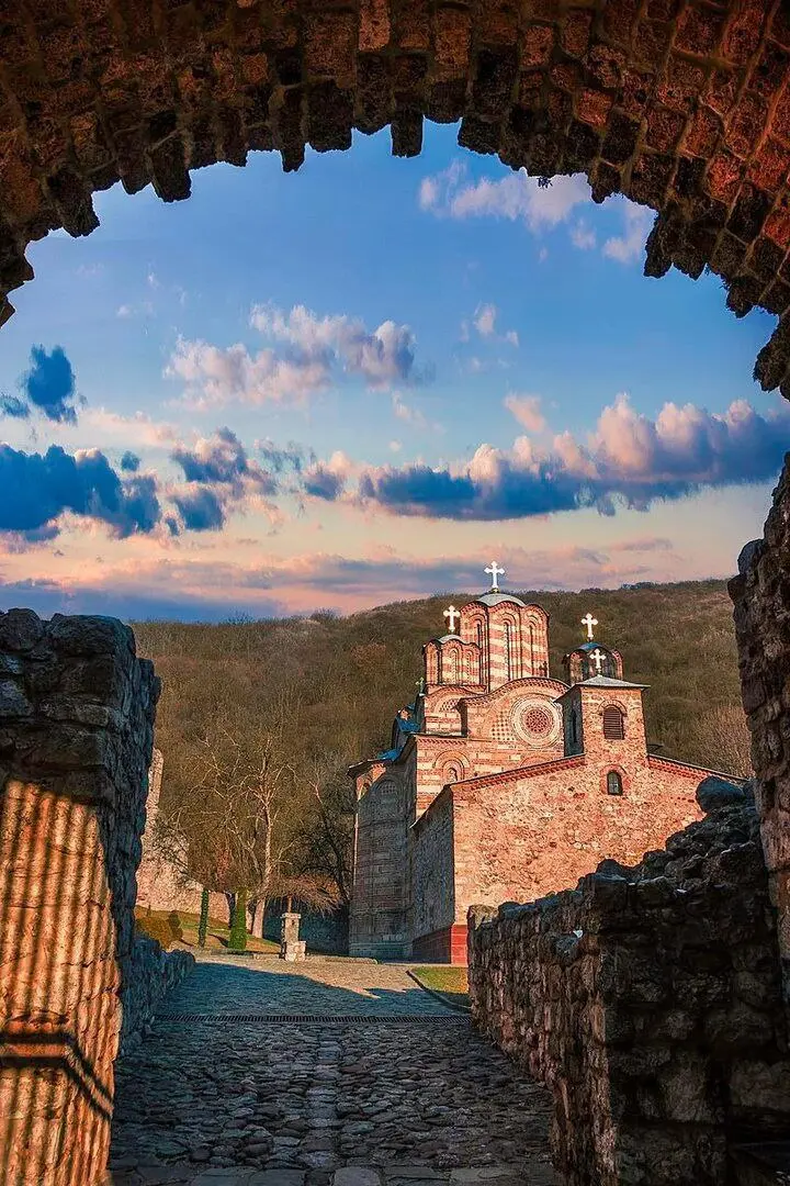 Восточная Сербия: Ресавская пещера, крепость Манасия, водопад Великий Бук