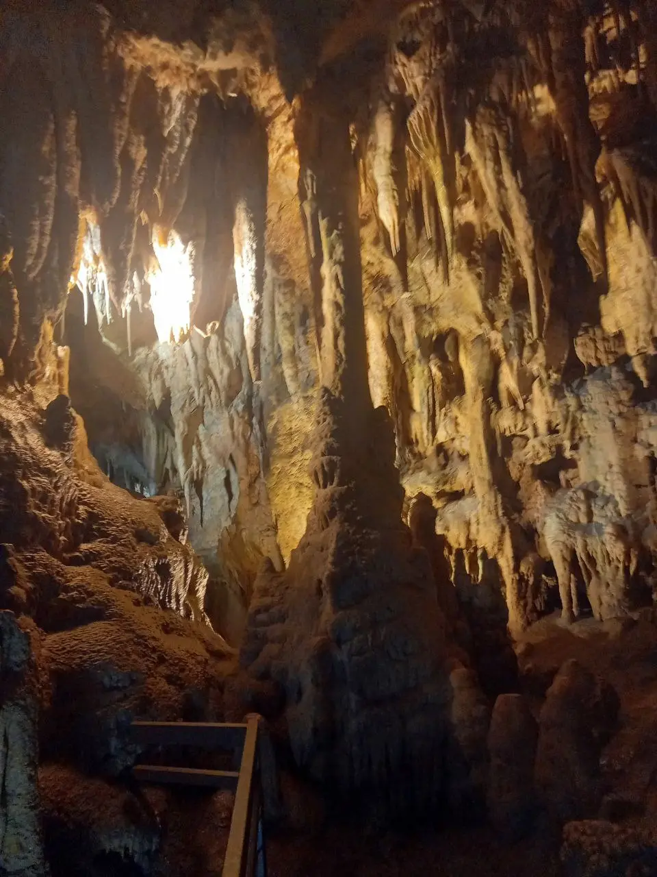 Восточная Сербия: Ресавская пещера, крепость Манасия, водопад Великий Бук