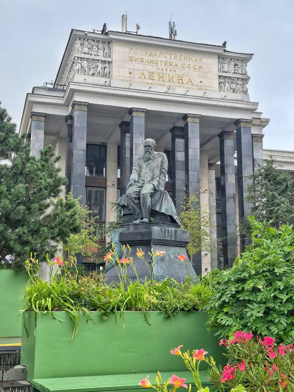 ЛЕГЕНДАРНАЯ ЛЕНИНКА: ЭКСКУРСИЯ В ГЛАВНУЮ БИБЛИОТЕКУ СТРАНЫ