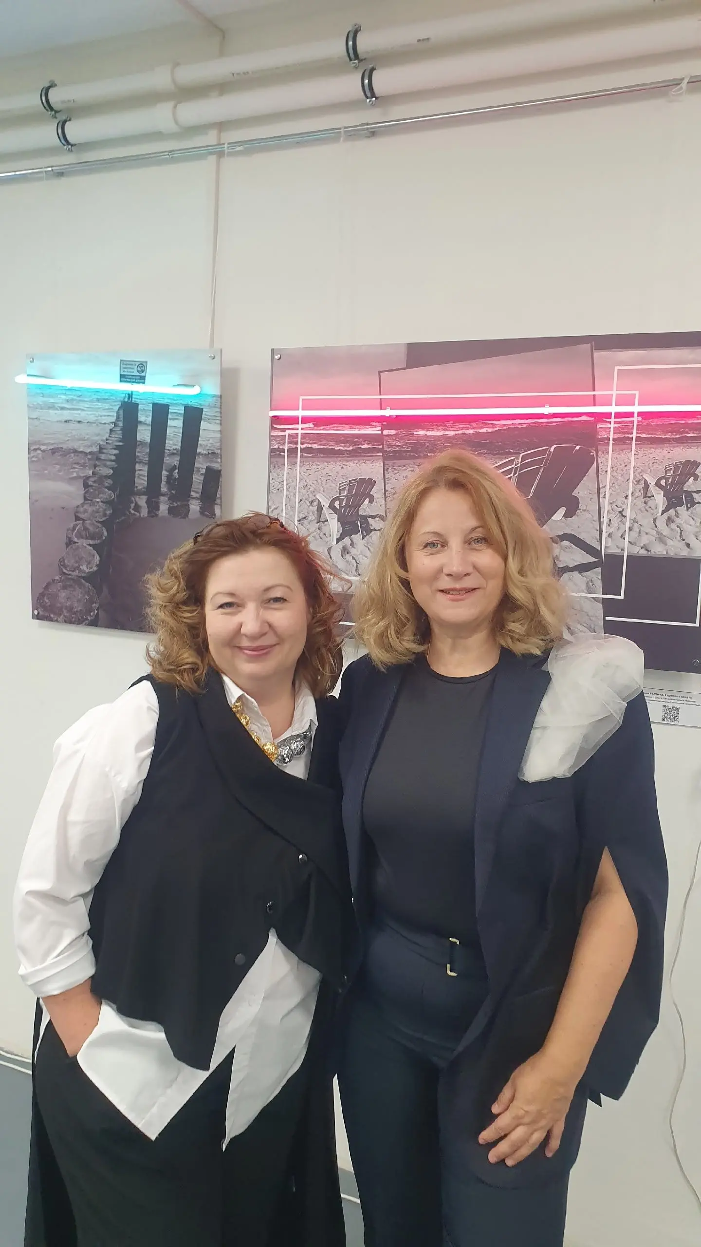 Неон и искусство: новая выставка Ольги Резановой в Тарусе