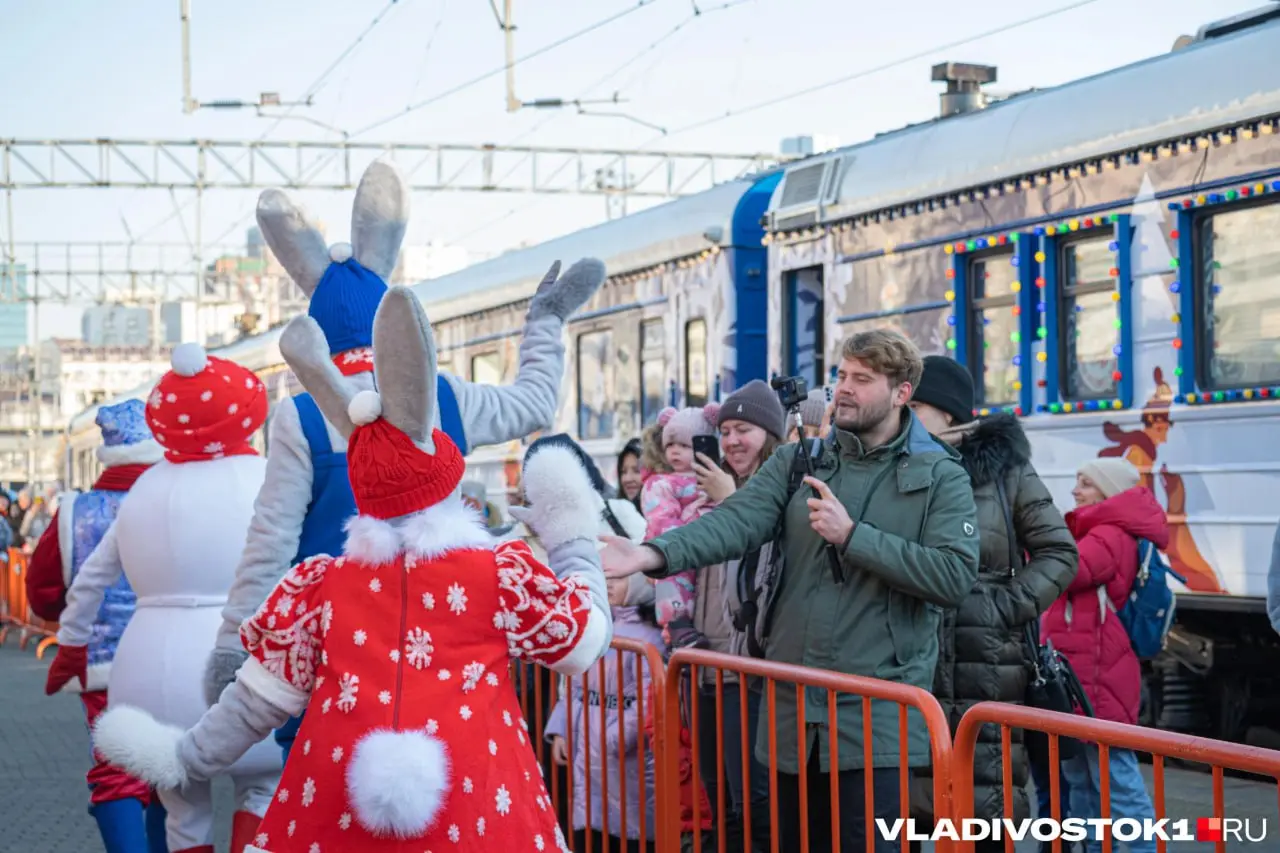 Поезд Деда Мороза отправился по России из Владивостока