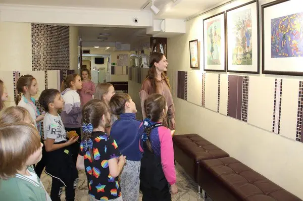 Экскурсия по выставке "Семейные традиции"