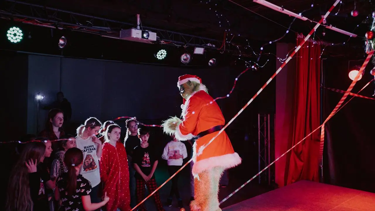 КАНИКУЛЫ В NEVERMORE