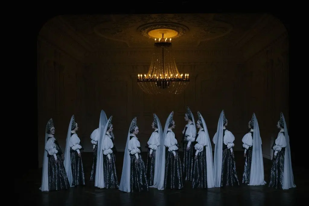 «С сюрпризами спектакль» (премьера и показ в кинотеатрах; Женитьба и постановка Евгения Марчелли)