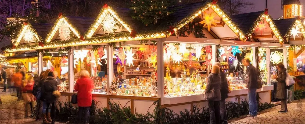 Рождественские ярмарки на Дворцовой, Манежной и Московской площадях откроются в Петербурге 13 декабря