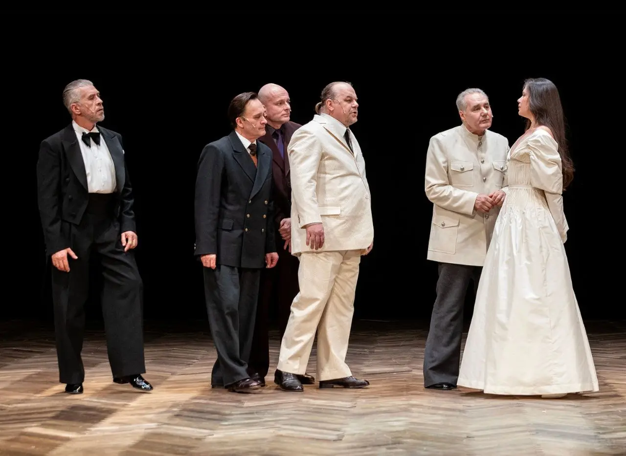 Женитьба на сцене Театра Моссовета в кинотеатре Иллюзион