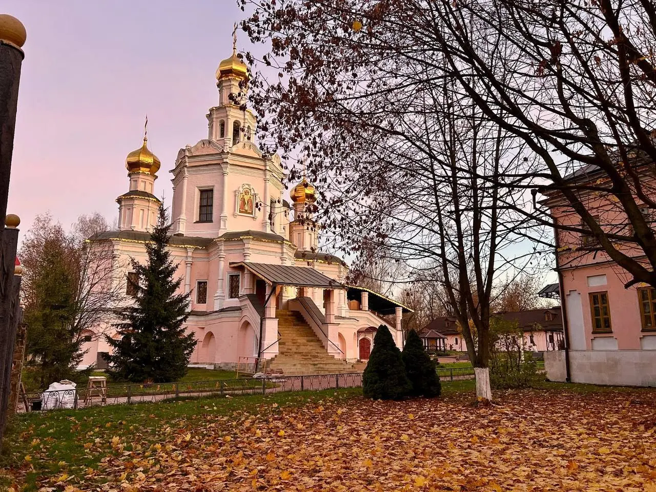 Встреча с настоятелем храма святых мучеников и страстотерпцев Бориса и Глеба в Зюзине Протоиереем Сергием Звонаревым в Усадьбе на Перекопской