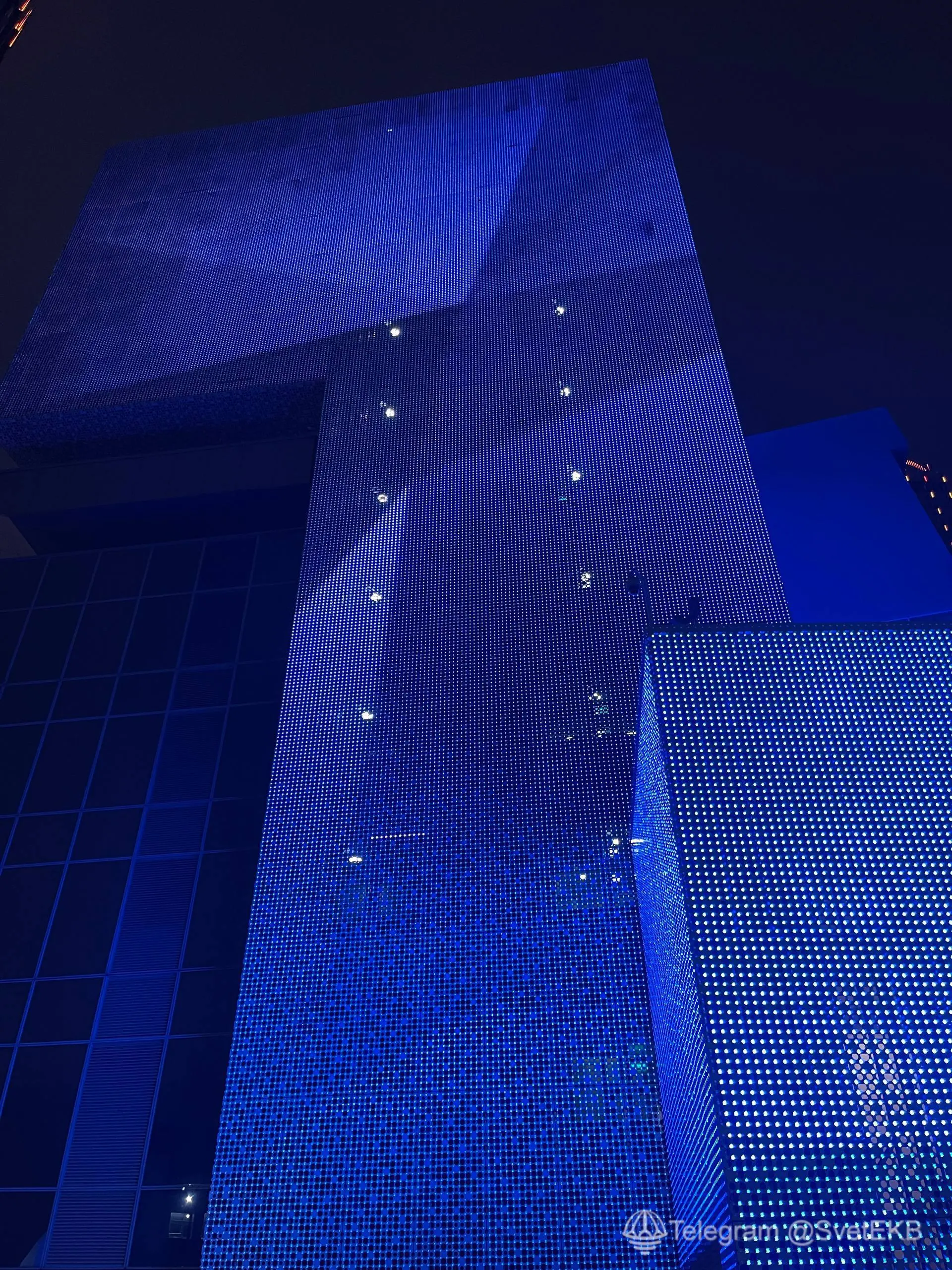 Юбилей Ельцин Центра: открытие выставки «10 лет в Центре» и премьера спектакля «Маяковский. Встреча»