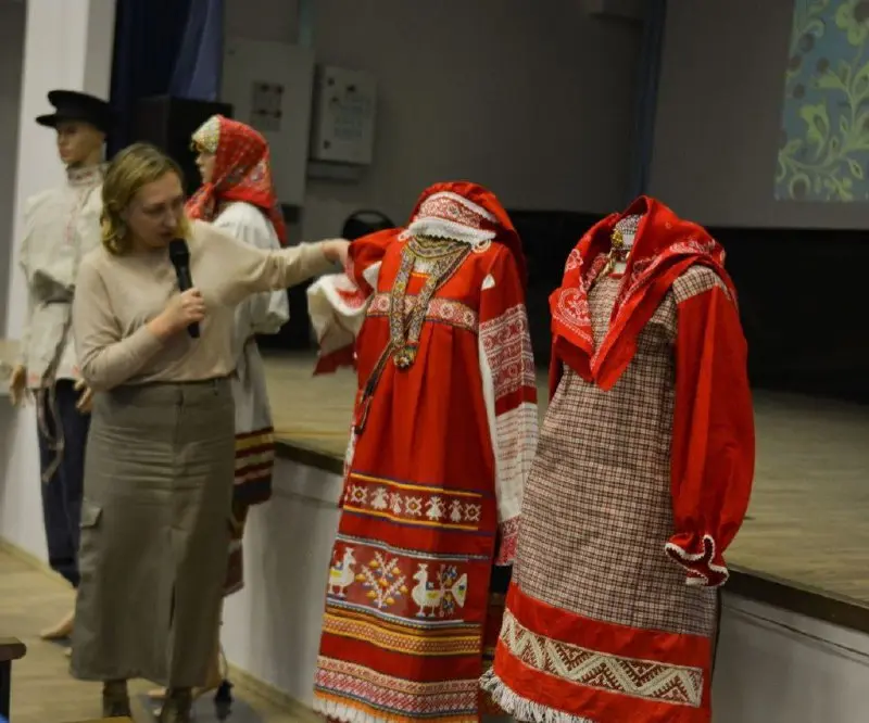 Презентация народного костюма в Тарусе