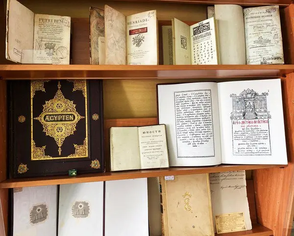 История книги: от свитка к ридеру