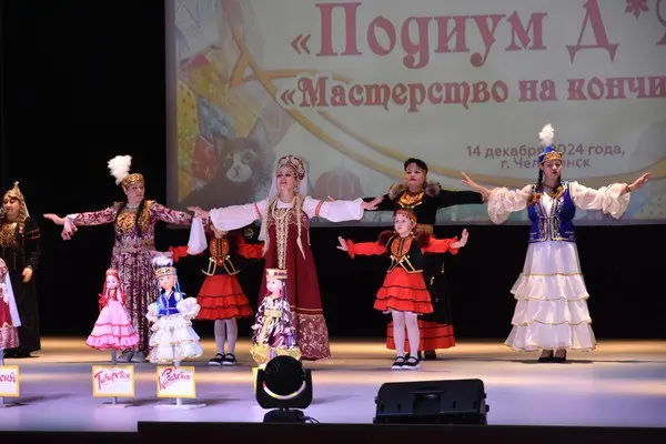 Подиум Д*АРТ