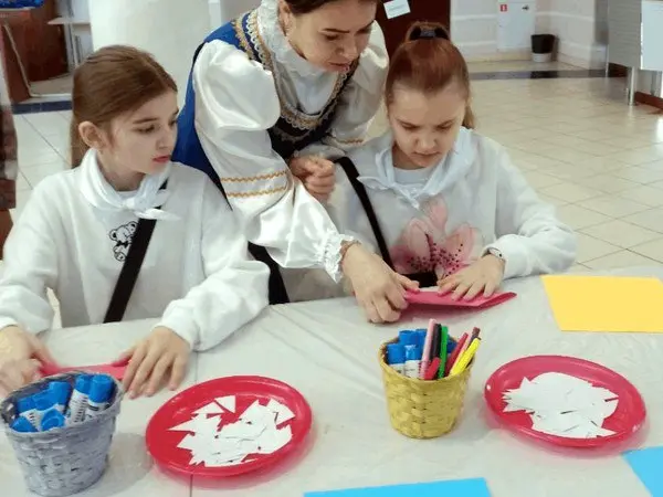 Мы украсим елочку