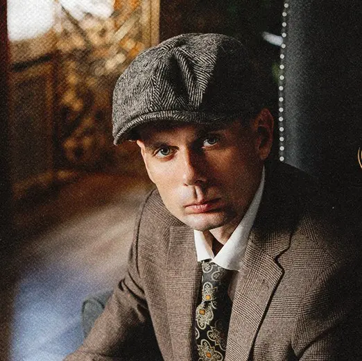 Максим Апрель