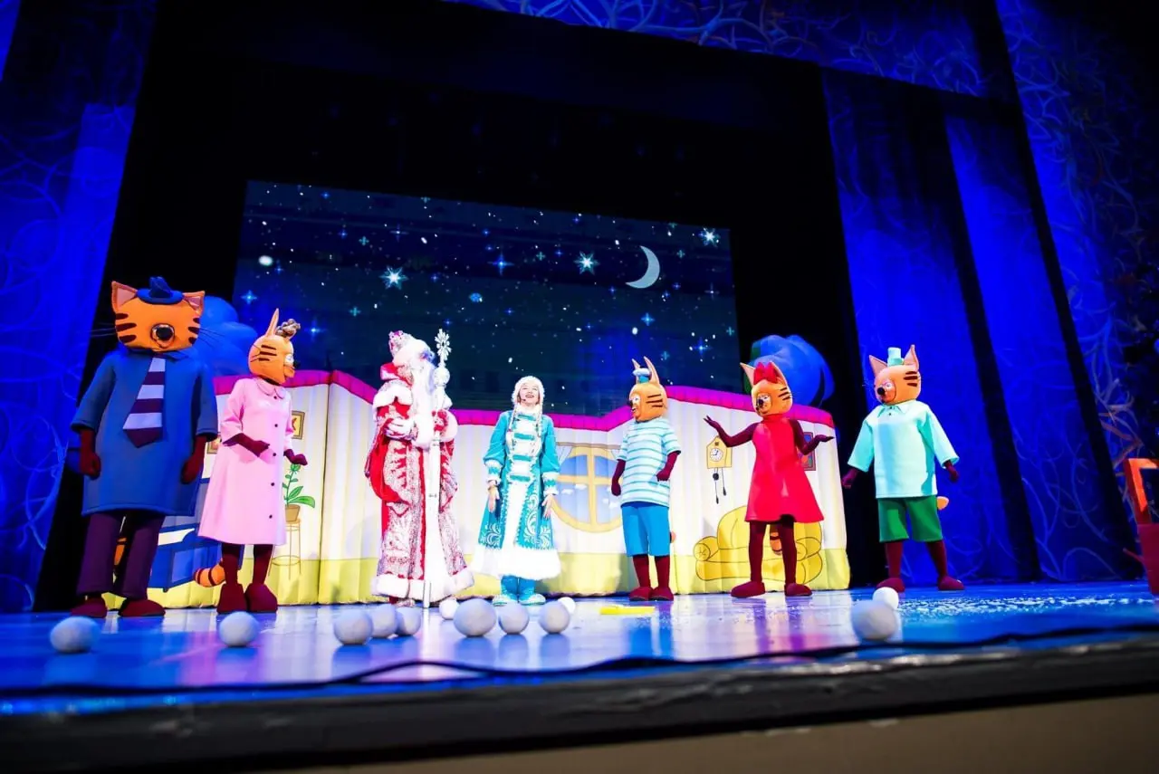 Новогодняя Елка с московским спектаклем «ТРИ КОТА»