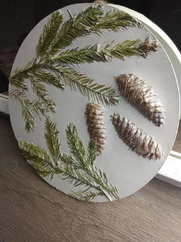 Новогодний ботанический барельеф