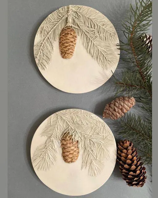 Новогодний ботанический барельеф