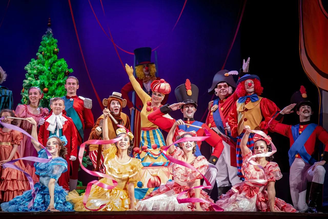 Бесплатные напитки и сладости и море новогодних развлечений на Северном речном вокзале