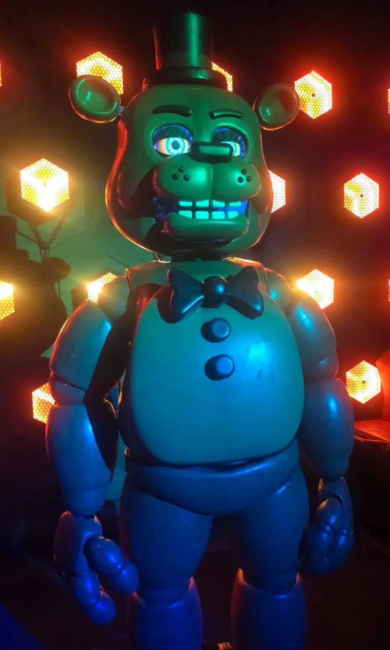 Рассматриваем аниматроников