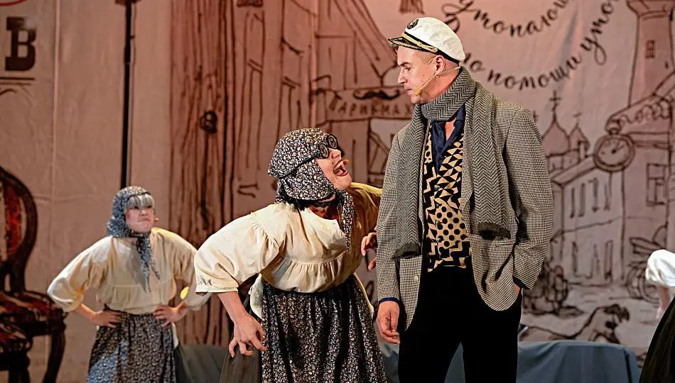 Музыкальная комедия по мотивам романа 12 стульев