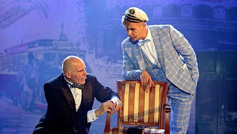 Музыкальная комедия по мотивам романа 12 стульев