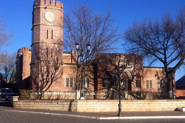 Пешеходная прогулка по Набережной Урала