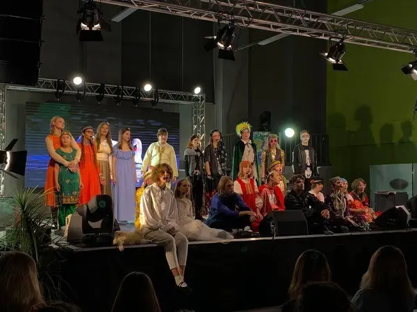 Новогоднее представление Как Иван к Деду Морозу ходил