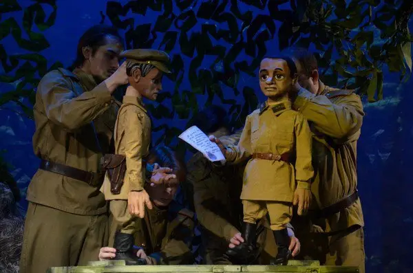 Трансляция спектакля Озаренный первым салютом