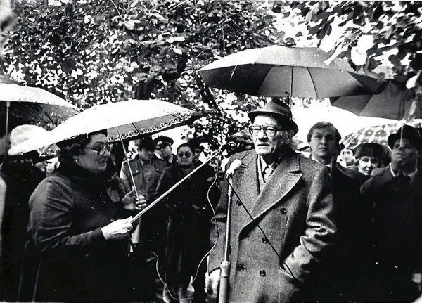 Экскурсия по выставке о писателе Гаврииле Троепольском