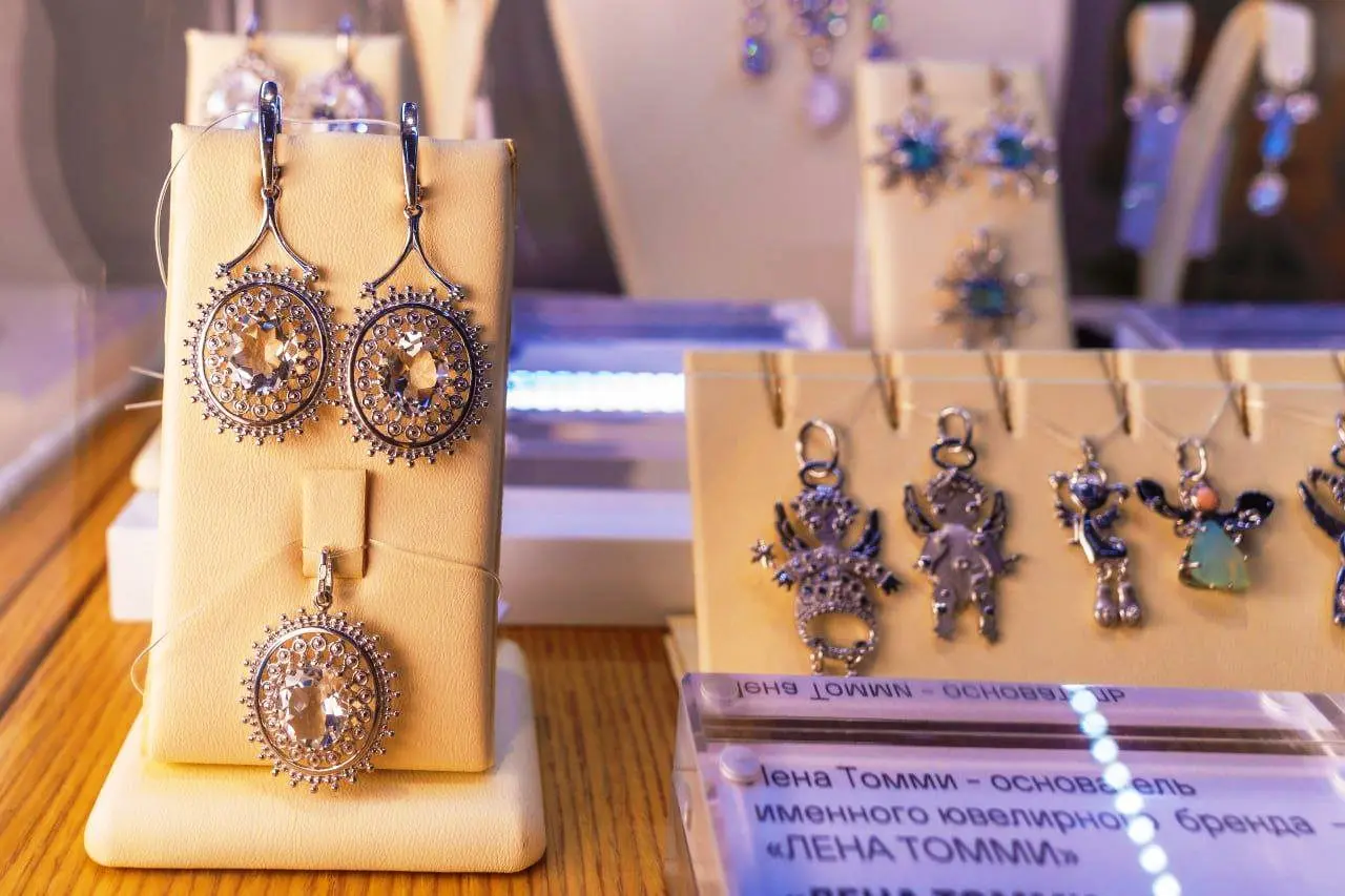 Выставка ювелирных изделий Костромской Снегурочки