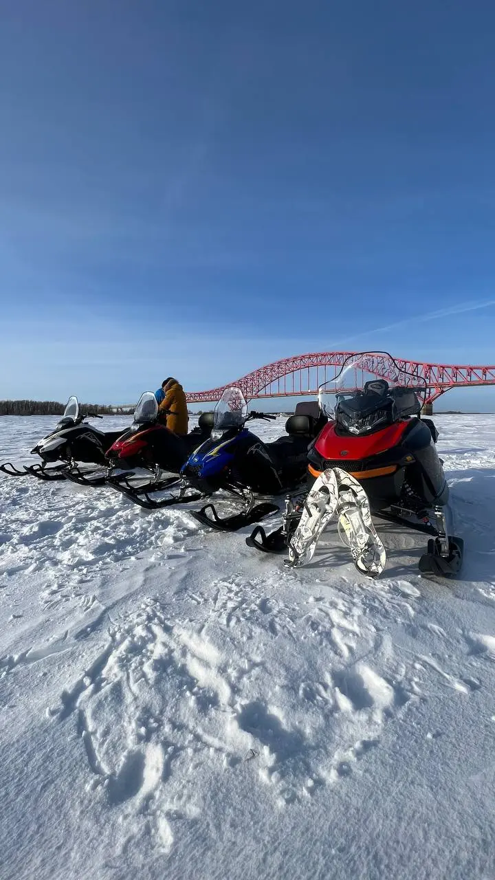 Катание на снегоходах в гриль-парке FINLAND