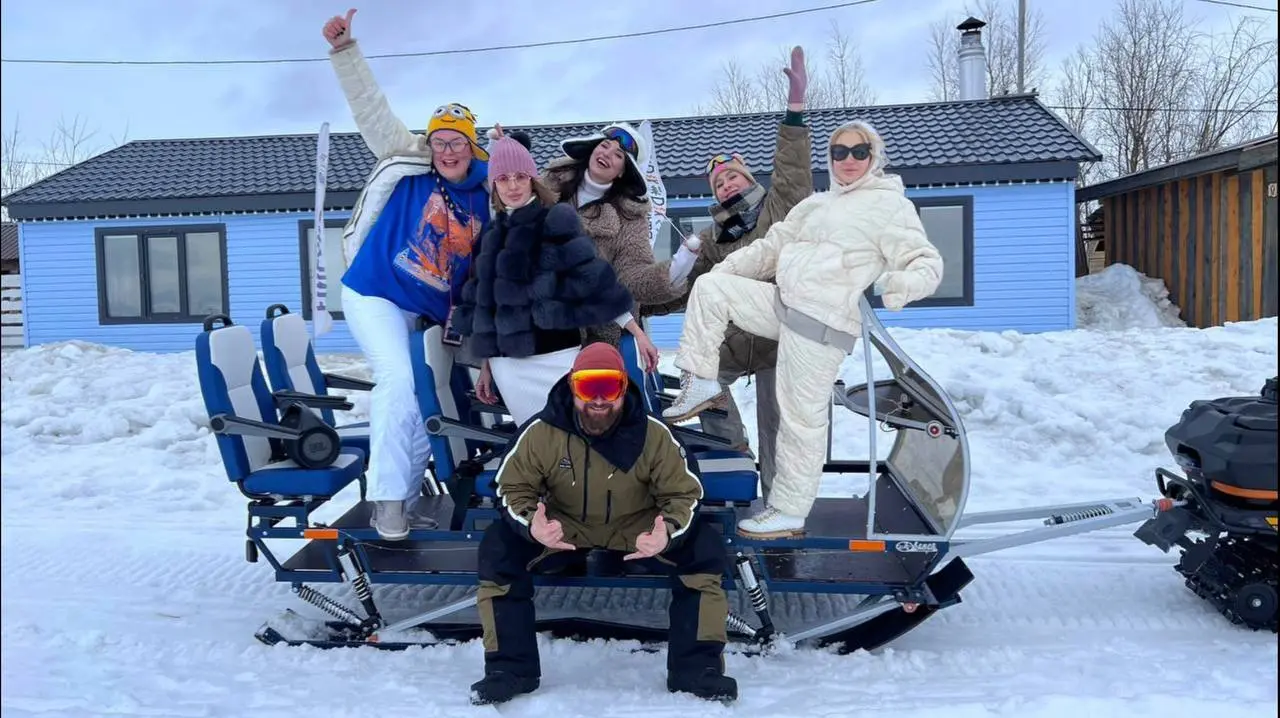 Катание на снегоходах в гриль-парке FINLAND