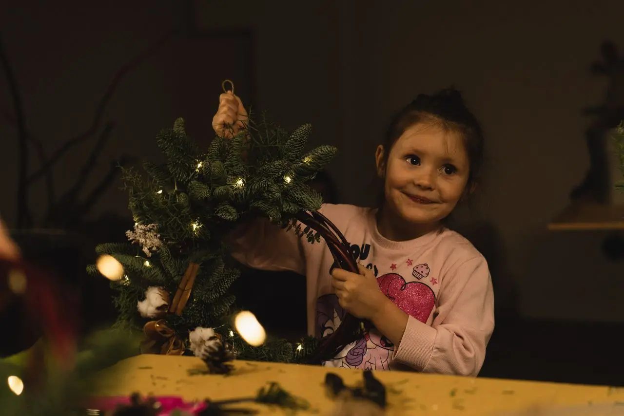 Семейный мастер-класс по созданию новогоднего венка